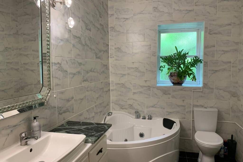 Luxurious Apartment In Historic Mansion - Sleeps 7 Ladock Екстер'єр фото